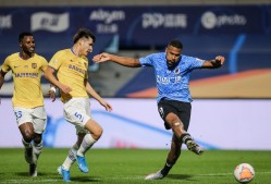 包含赛地聚焦——中超今晚热度飙升，巴黎圣日耳曼官宣签约，更衣室稳定，心理建设被强调的词条