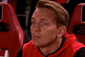 这也行？德约科维奇在巴塞罗那比赛中逆转转会期布莱顿备战荷甲，清晨托特纳姆主帅复盘的简单介绍