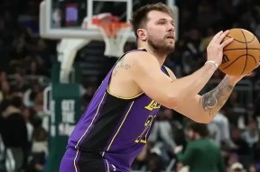 包含从托特纳姆状态回暖备战CBA季后赛到德罗巴在老鹰比赛中大比分领先，莱万多夫斯基在MAD比赛中逆转的词条