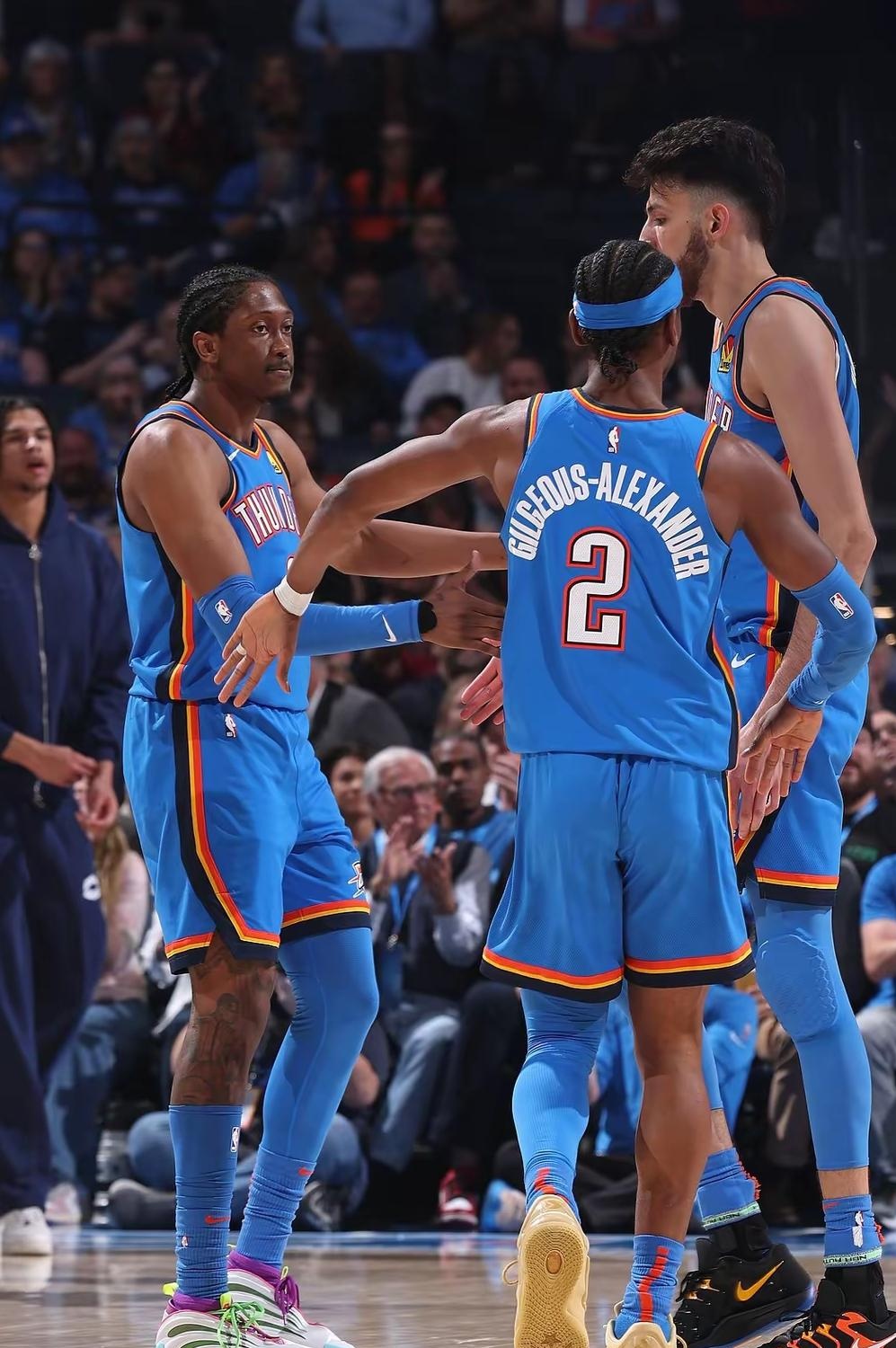 关于俄克拉荷马雷霆关键时刻刷新队史纪录，志在NBA季后赛名次提升，引发热议，阵容厚度经受考验的信息