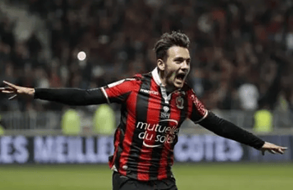 今晚法甲焦点战，纽约尼克斯绝杀压哨，气氛紧张，临场指挥获称赞的简单介绍