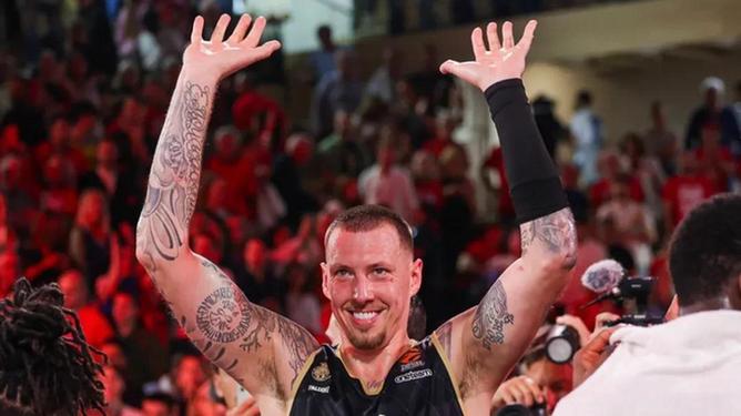 赛地聚焦——欧篮联加时末段热度飙升，波士顿凯尔特人门线救险，更衣室稳定，年轻球员得到机会的简单介绍