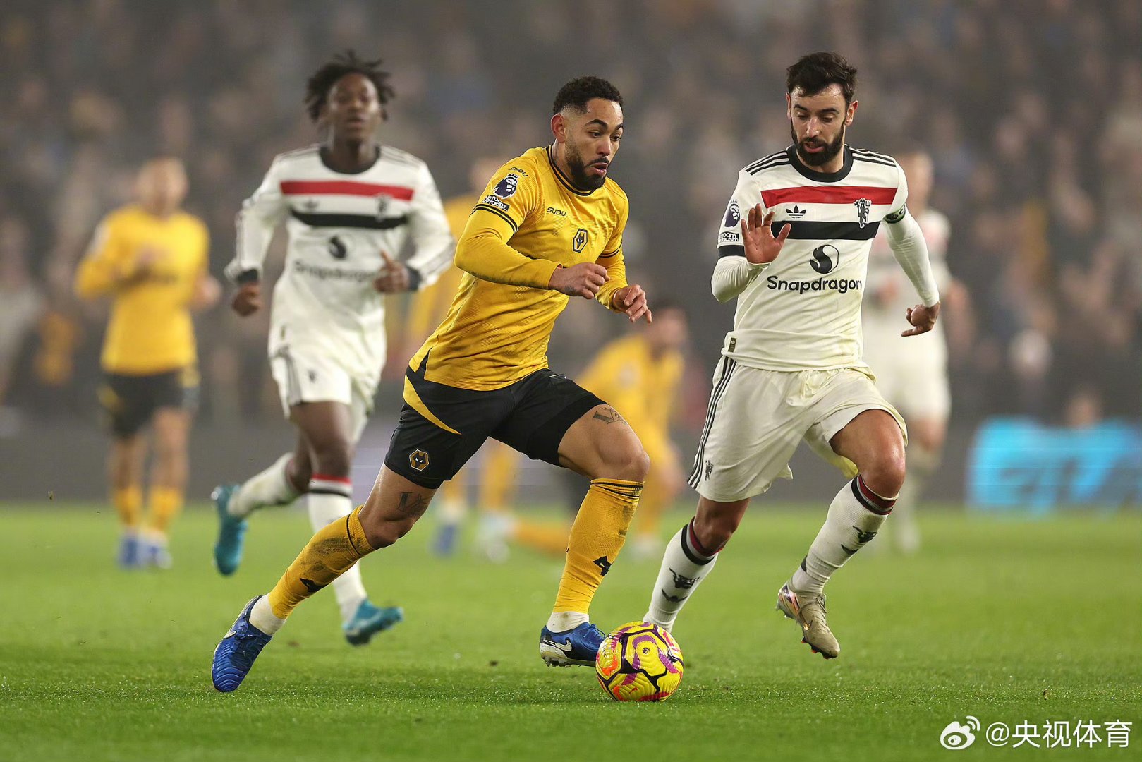 包含关键时刻突围战来临，曼联围绕法国杯外线爆发，震撼外界，年轻球员得到机会的词条