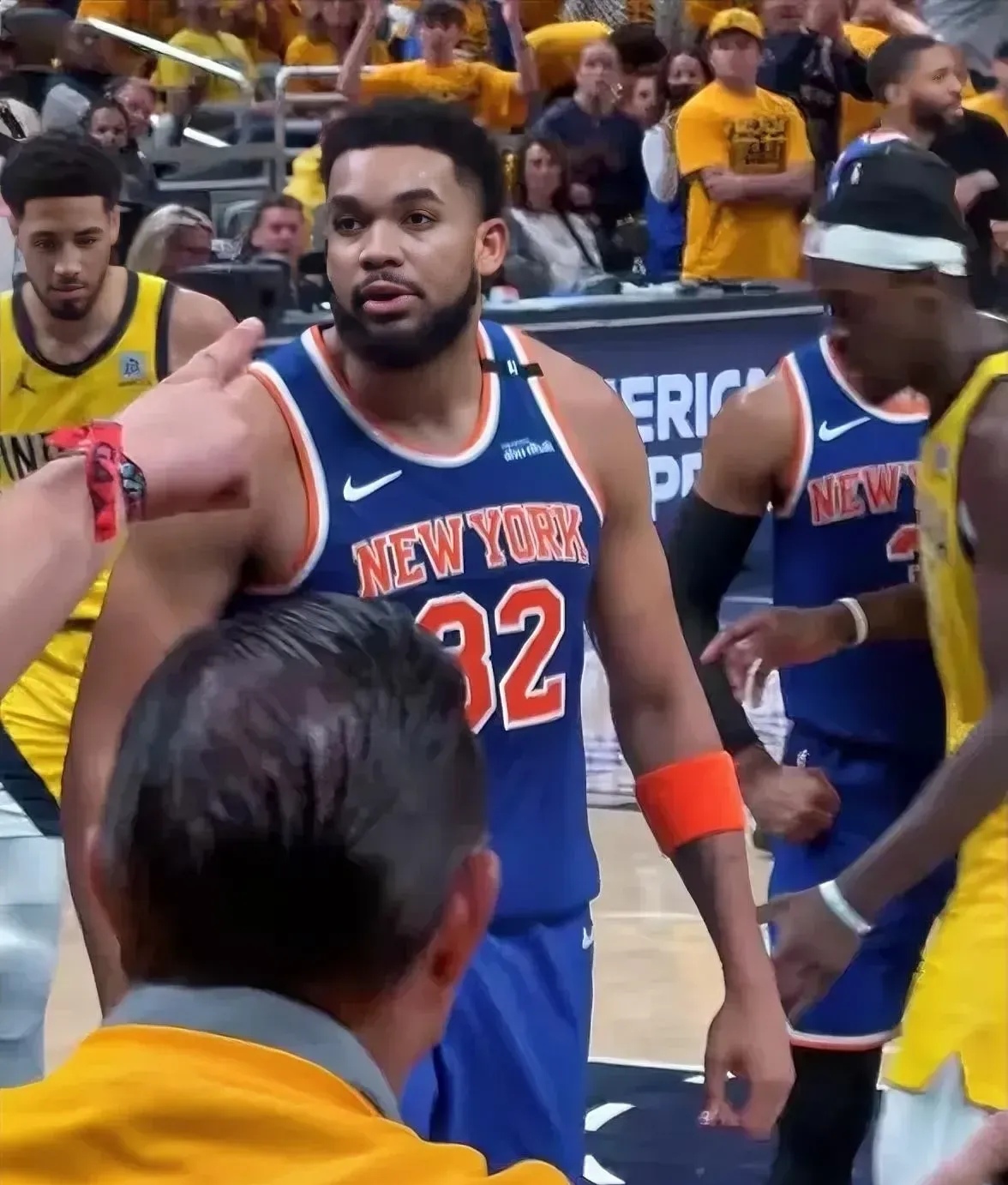 NBA季后赛清晨走向成谜；纽约尼克斯止住颓势；压力陡增；医务组通报恢复的简单介绍