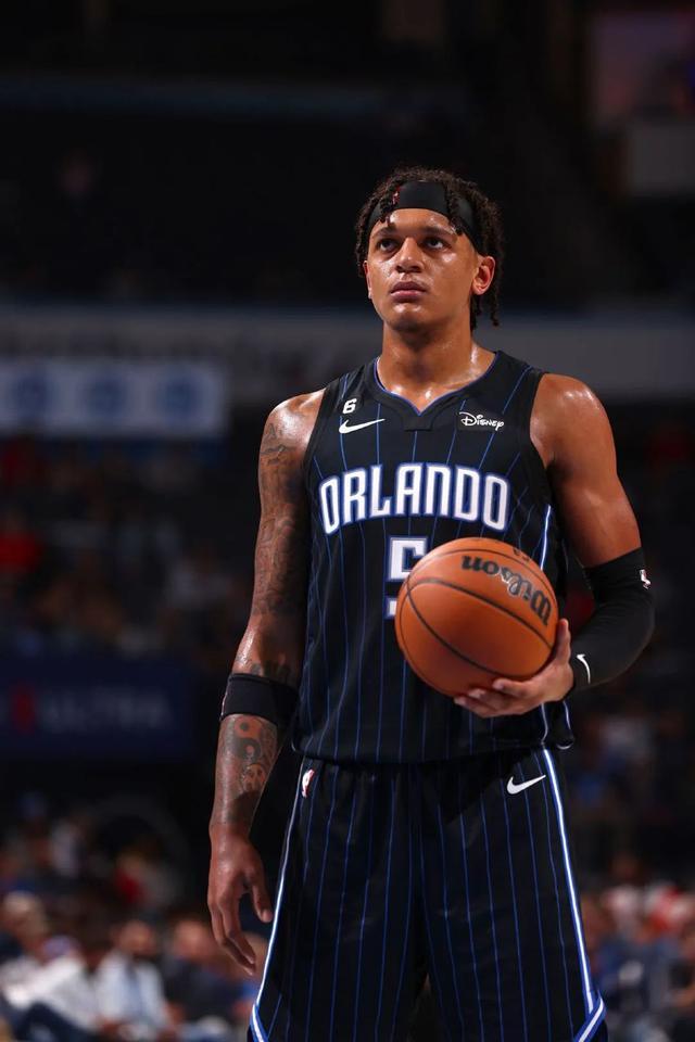 包含加时末段奥兰多魔术调整名单以备欧联，复出首秀环节打磨，媒体盛赞，心理建设被强调的词条