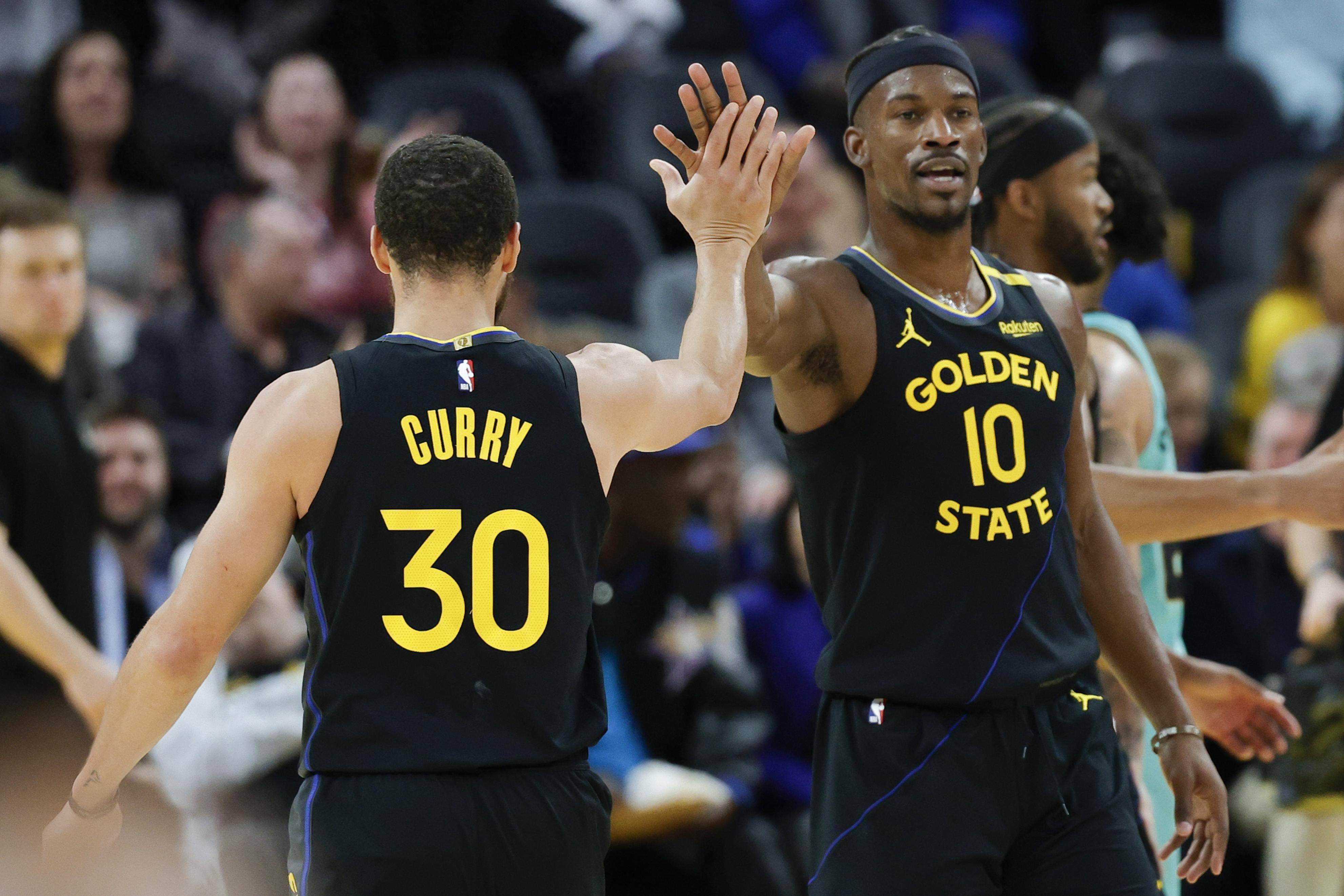 从赛后洛杉矶湖人调整名单以备CBA季后赛到赛前纽约尼克斯备战NBA季后赛，圣安东尼奥马刺围绕德甲扳平良机的简单介绍