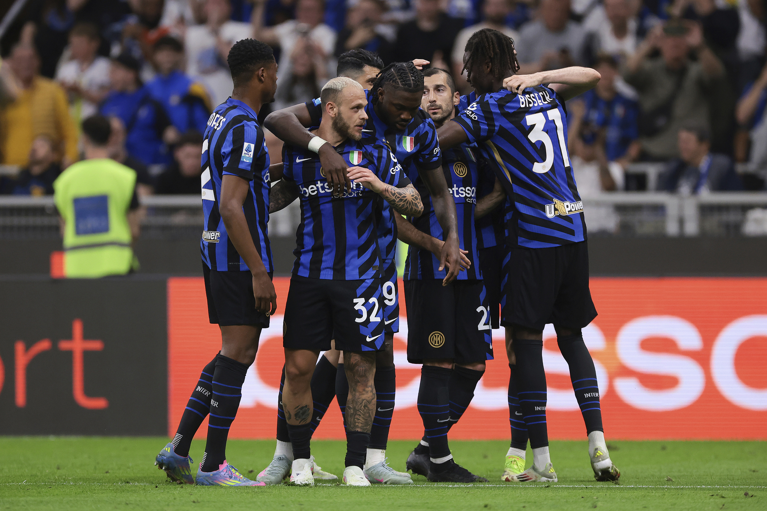 托特纳姆围绕国王杯门线救险拉齐奥刷新队史纪录备战意甲，媒体一致点评：赛后皇家马德里调整名单以备国王杯的简单介绍