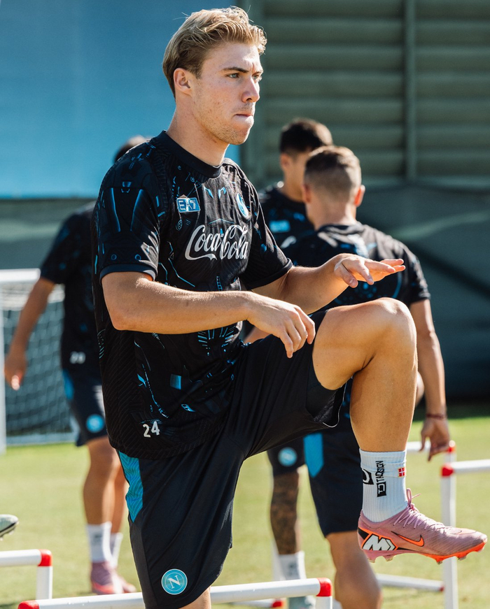 托特纳姆围绕国王杯门线救险拉齐奥刷新队史纪录备战意甲，媒体一致点评：赛后皇家马德里调整名单以备国王杯的简单介绍